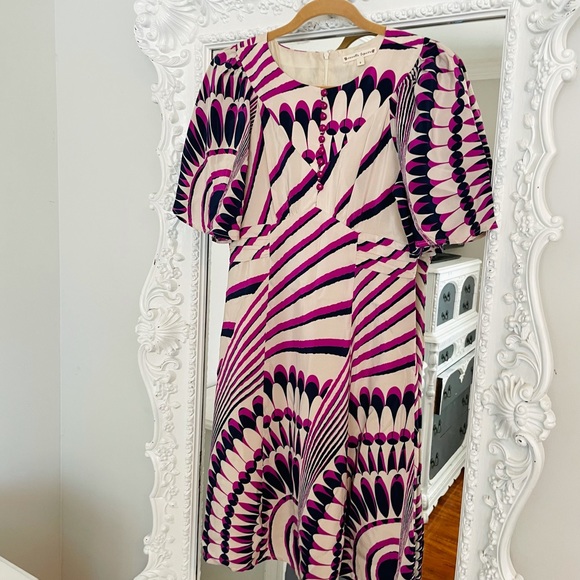 Nanette Lepore Dresses & Skirts - LAST CHANCE Nanette Lepore SILK Printed Mod Dress